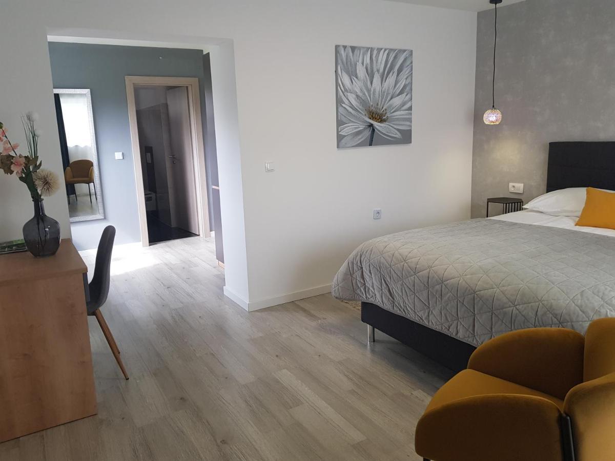 Rooms Vanteo Korenica Eksteriør billede